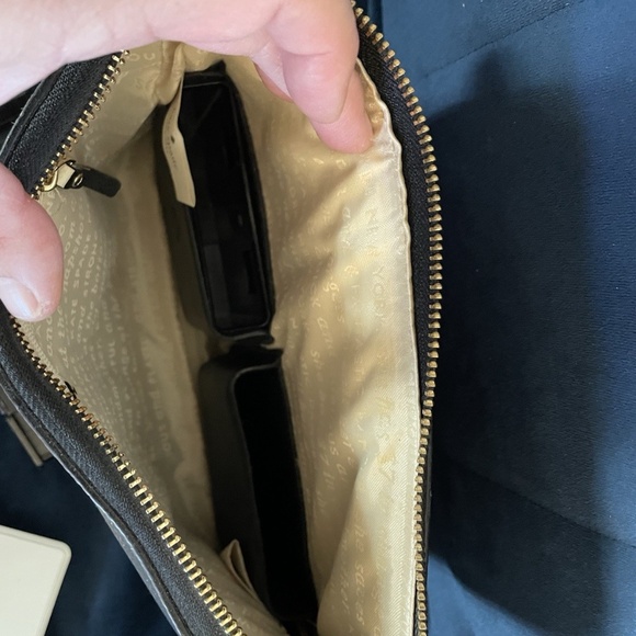 Kate Spade Just Charge It Wristlet Black /White Charging Pad/chargercord Include - Picture 3 of 9